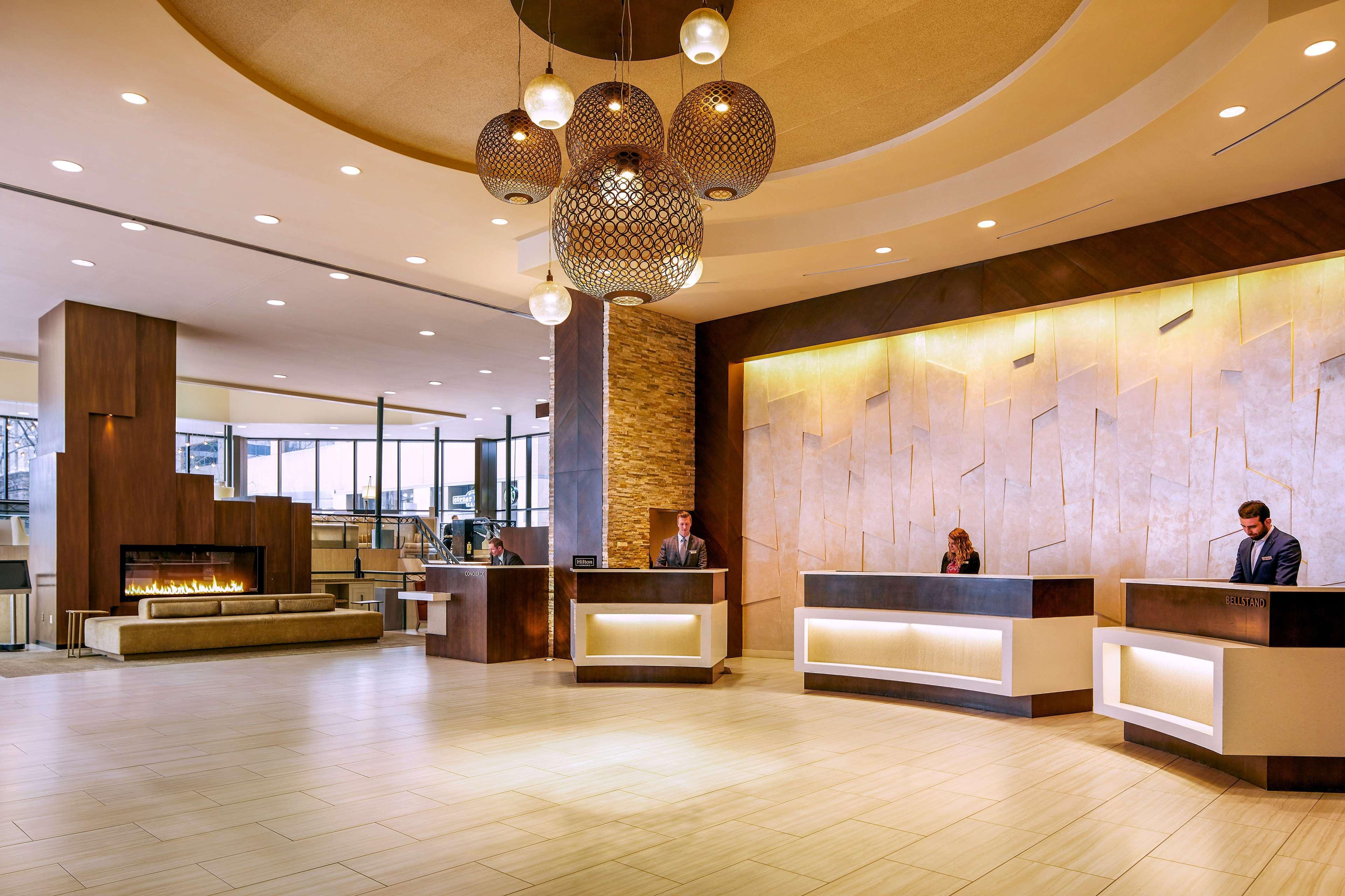 Hilton Denver City Center Экстерьер фото
