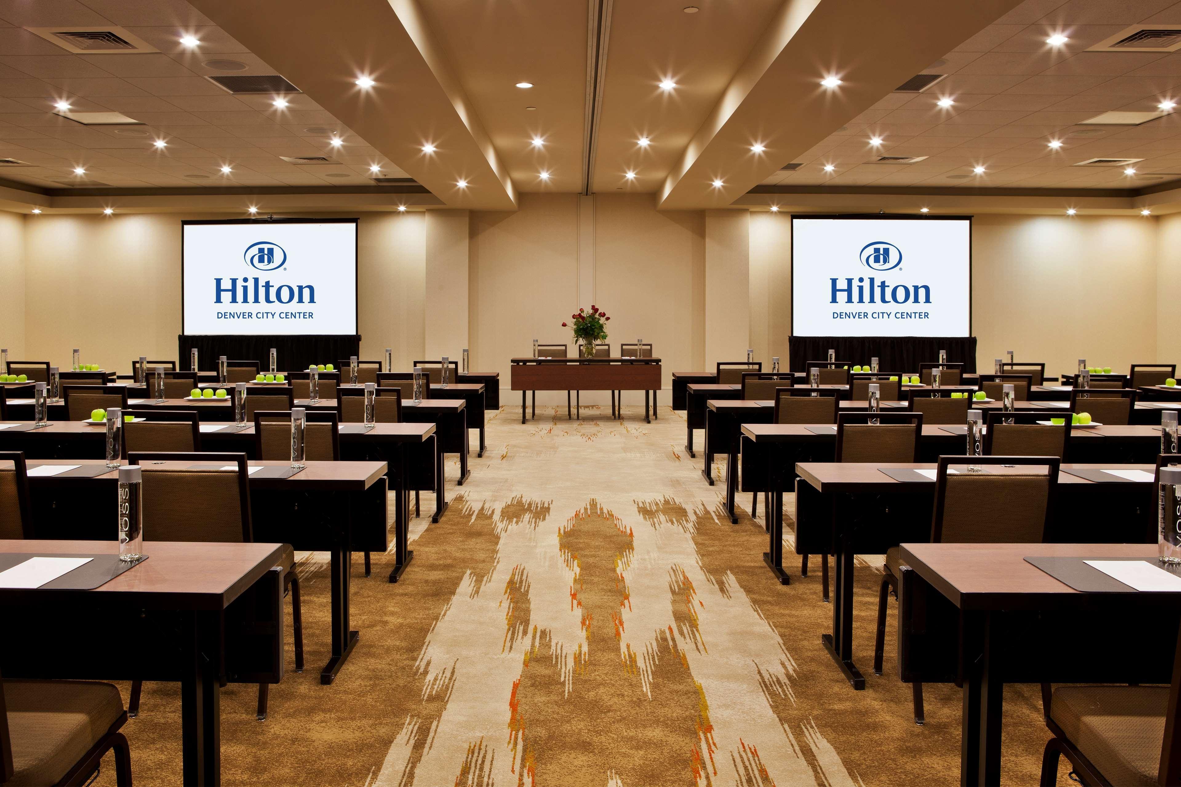Hilton Denver City Center Экстерьер фото