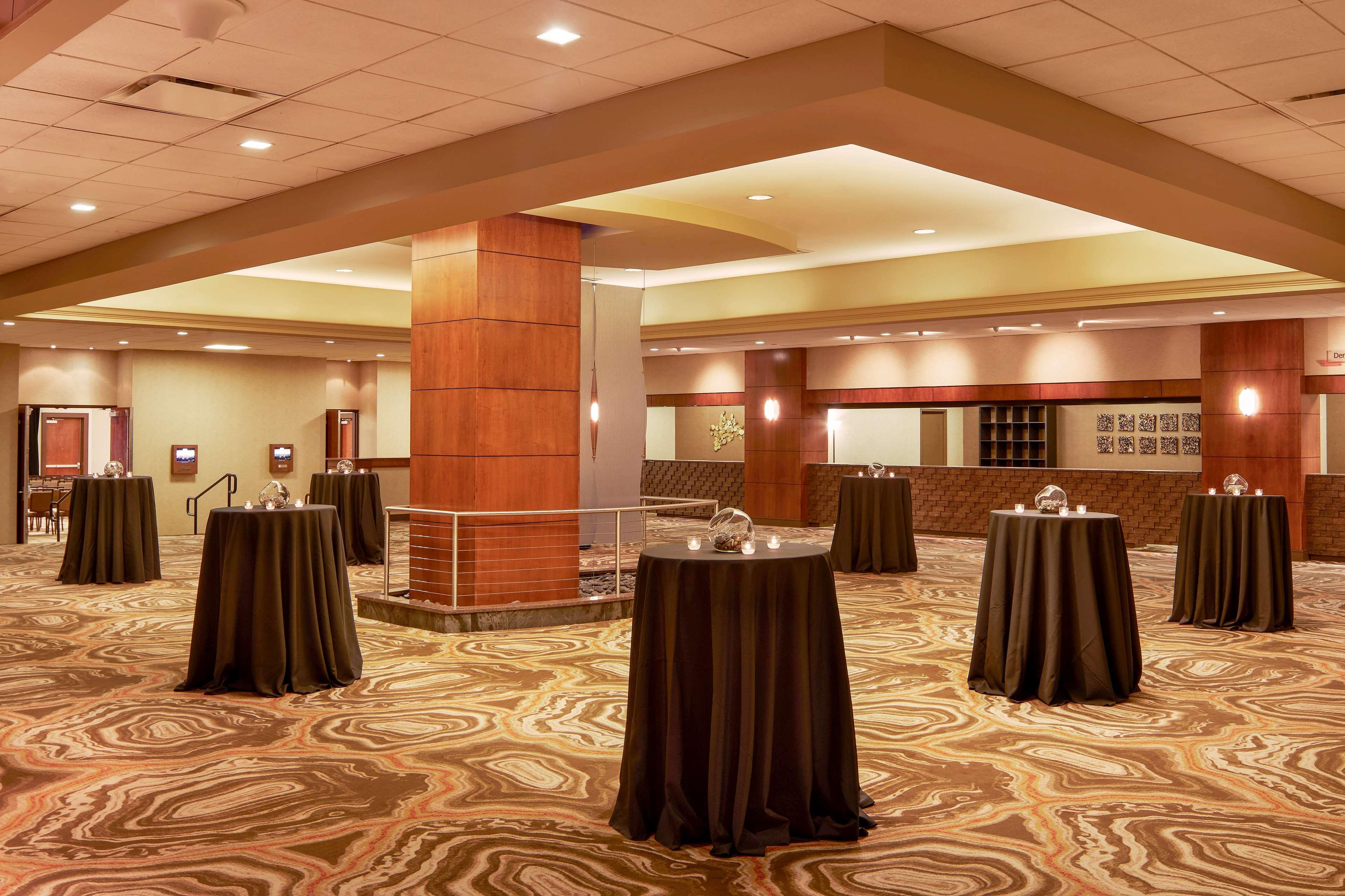 Hilton Denver City Center Экстерьер фото