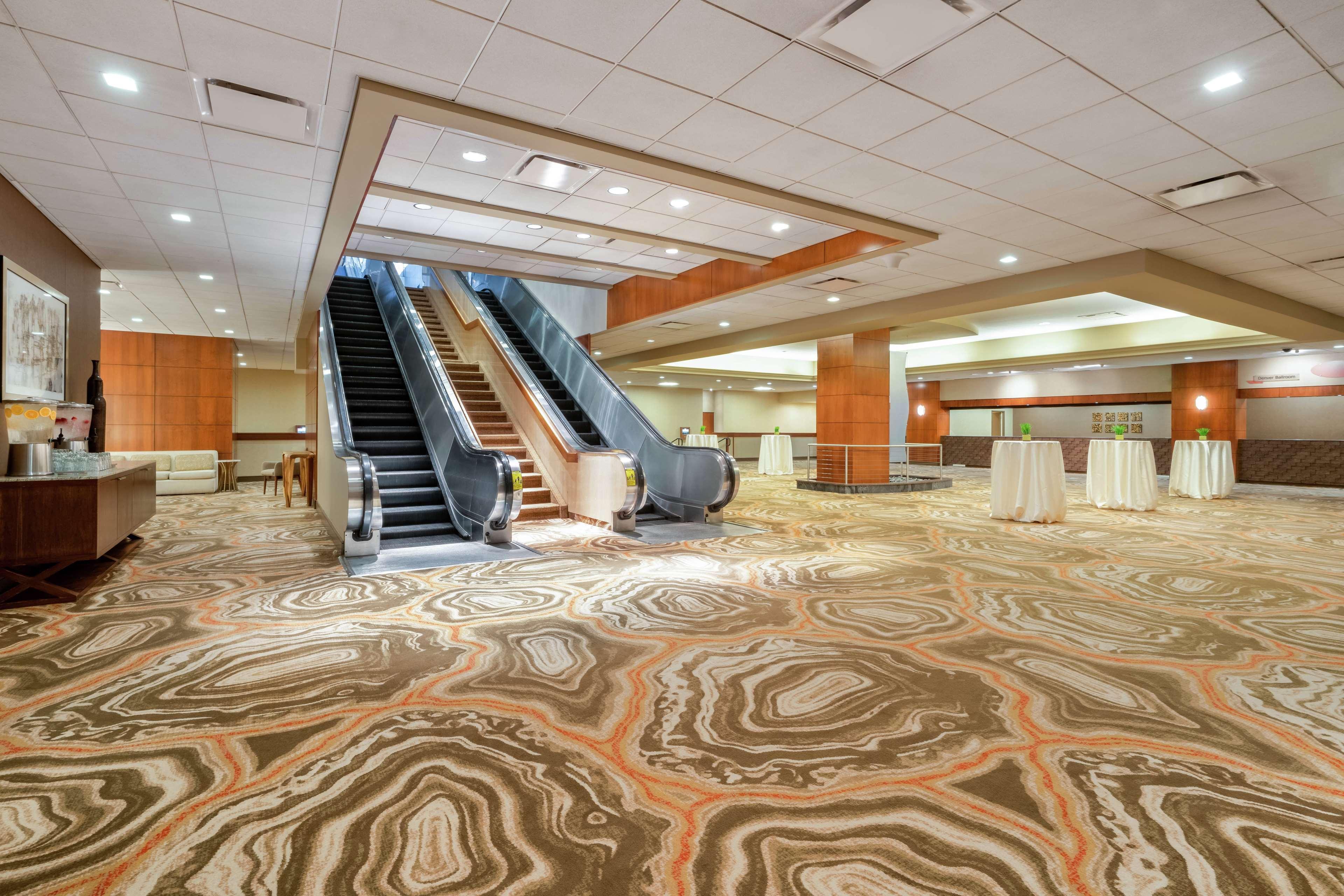 Hilton Denver City Center Экстерьер фото