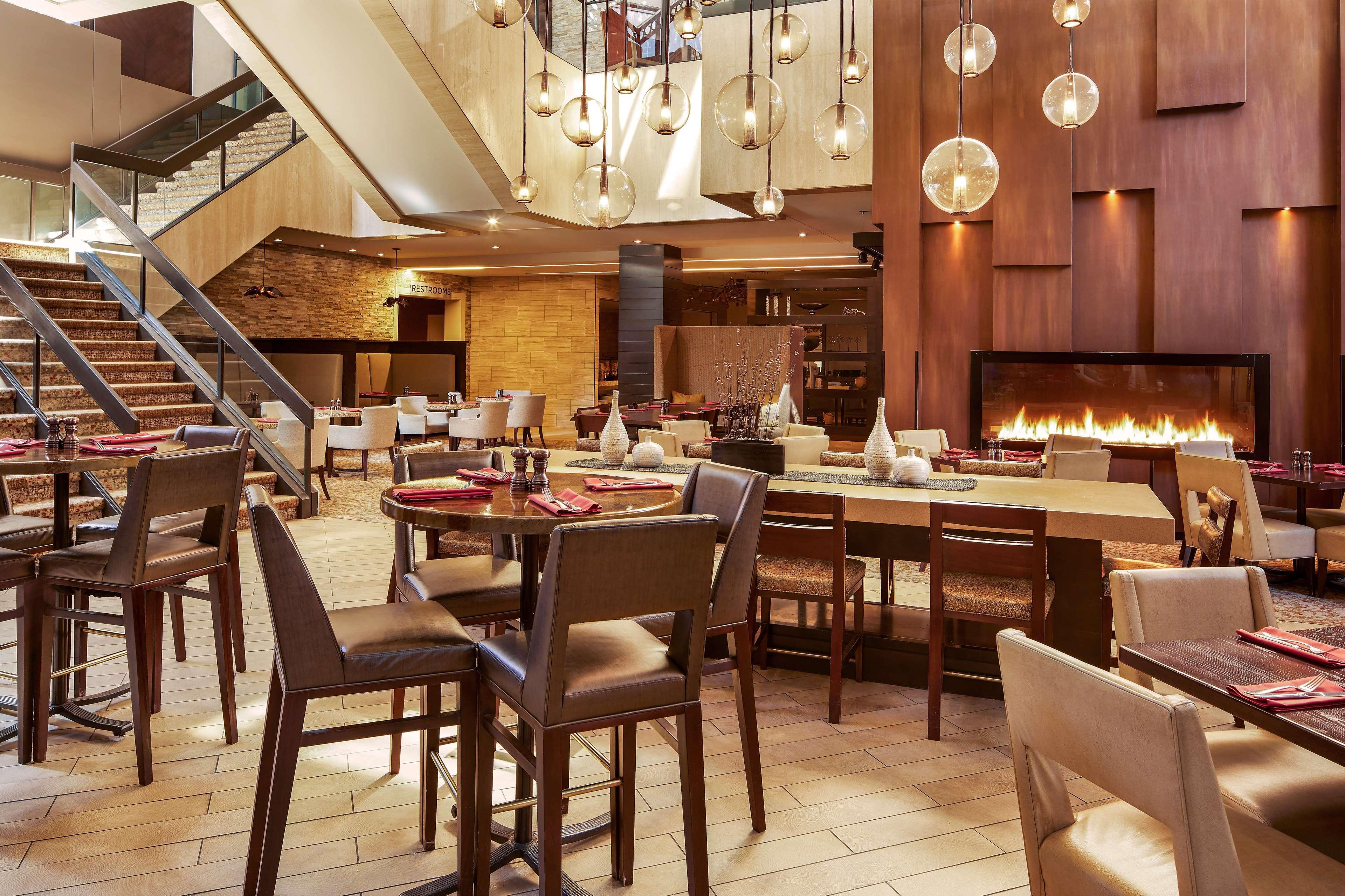 Hilton Denver City Center Экстерьер фото