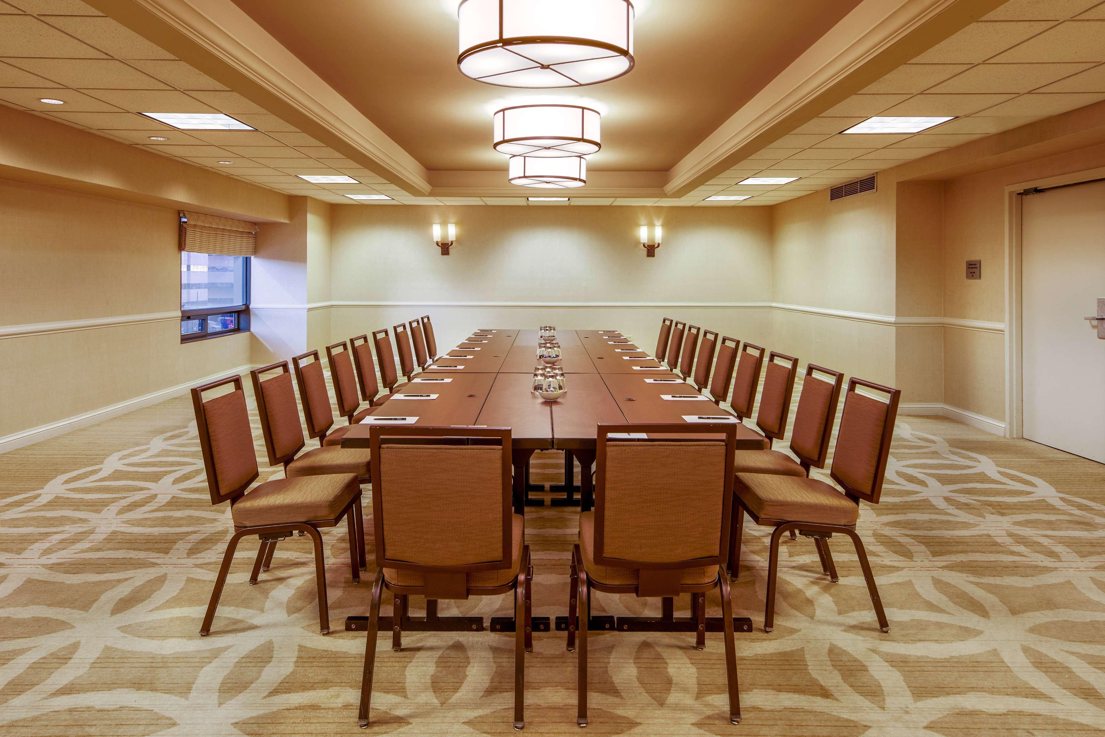 Hilton Denver City Center Экстерьер фото