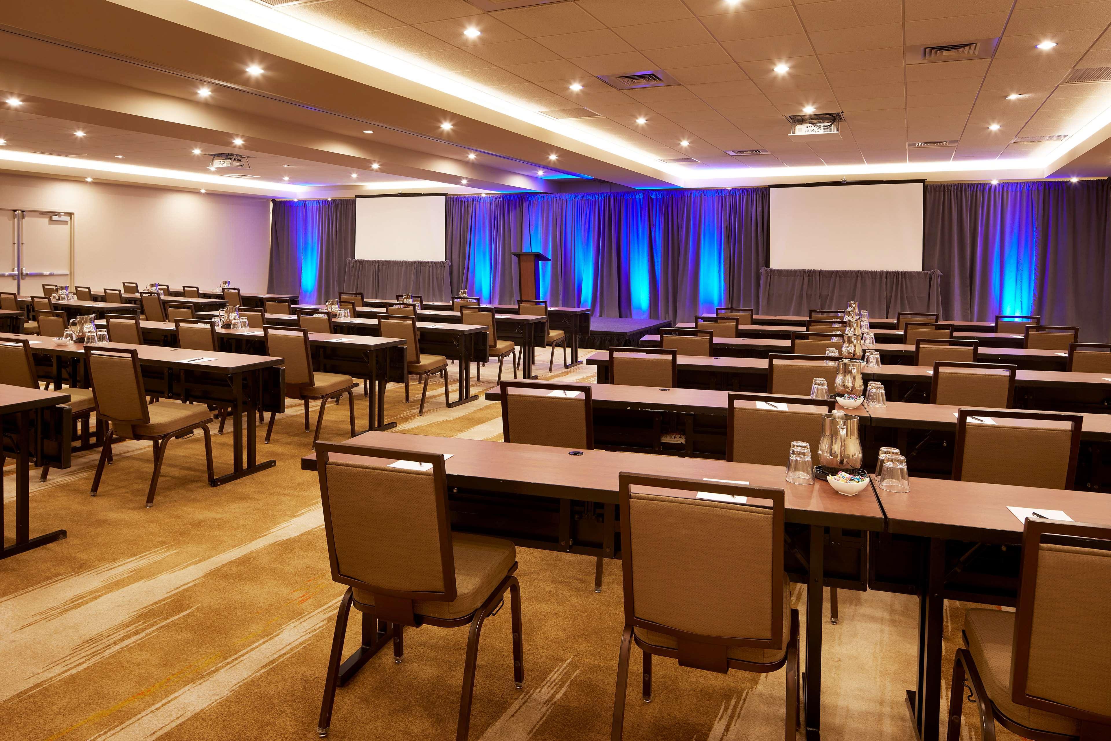 Hilton Denver City Center Экстерьер фото