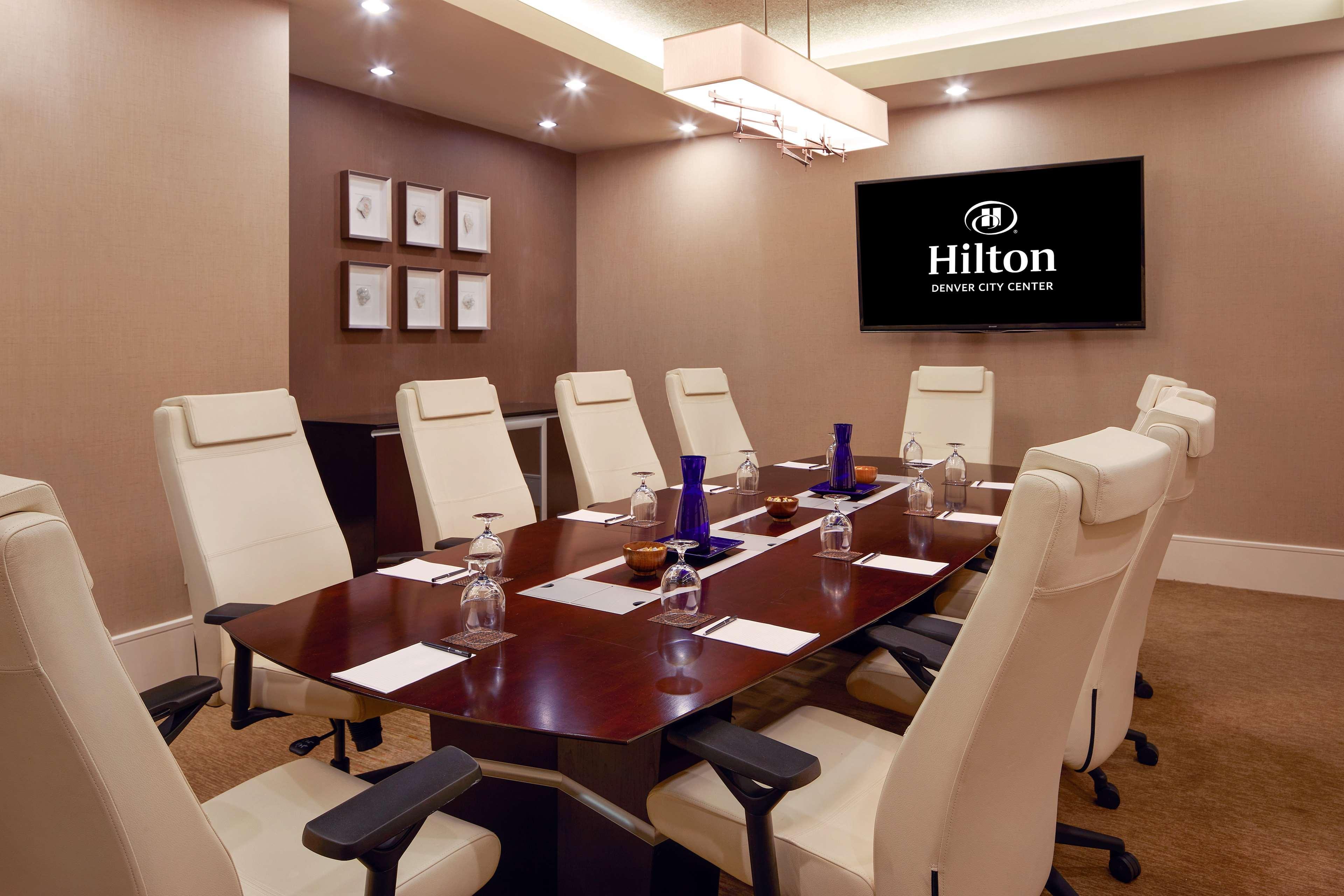 Hilton Denver City Center Экстерьер фото