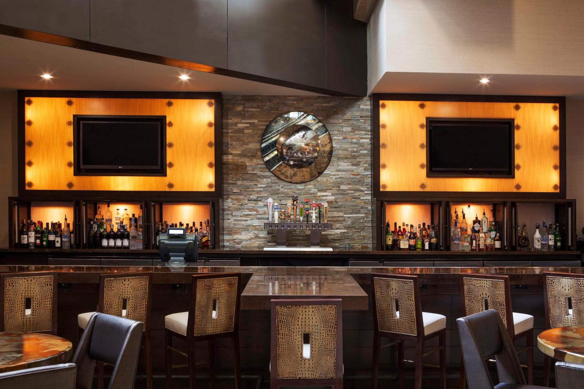 Hilton Denver City Center Экстерьер фото