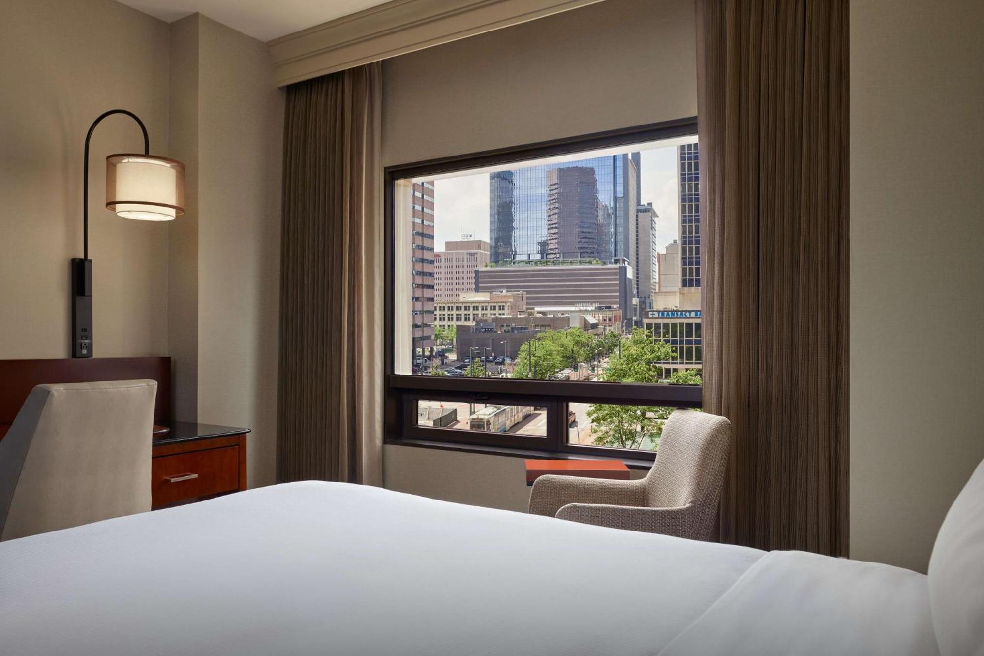 Hilton Denver City Center Экстерьер фото