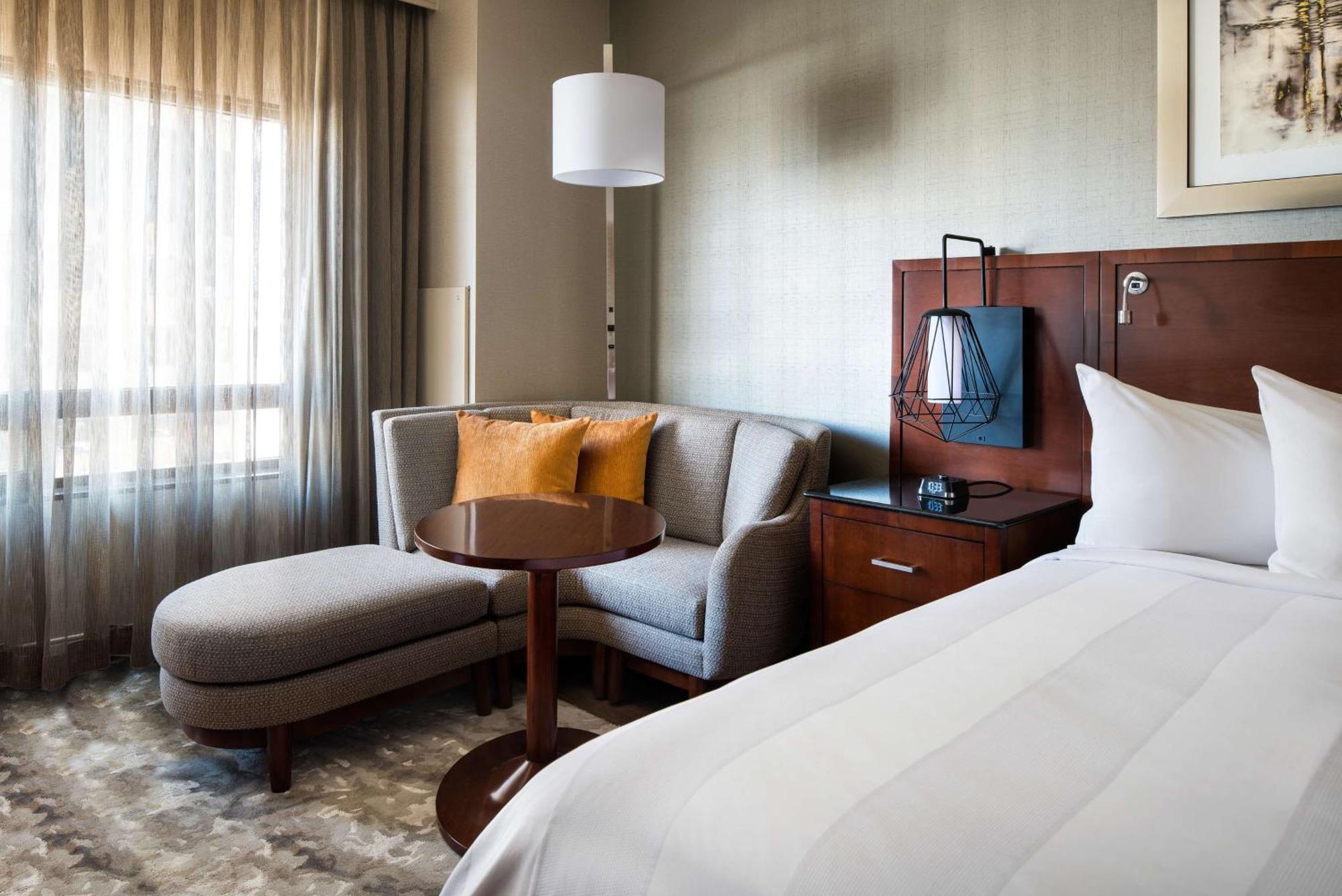 Hilton Denver City Center Экстерьер фото