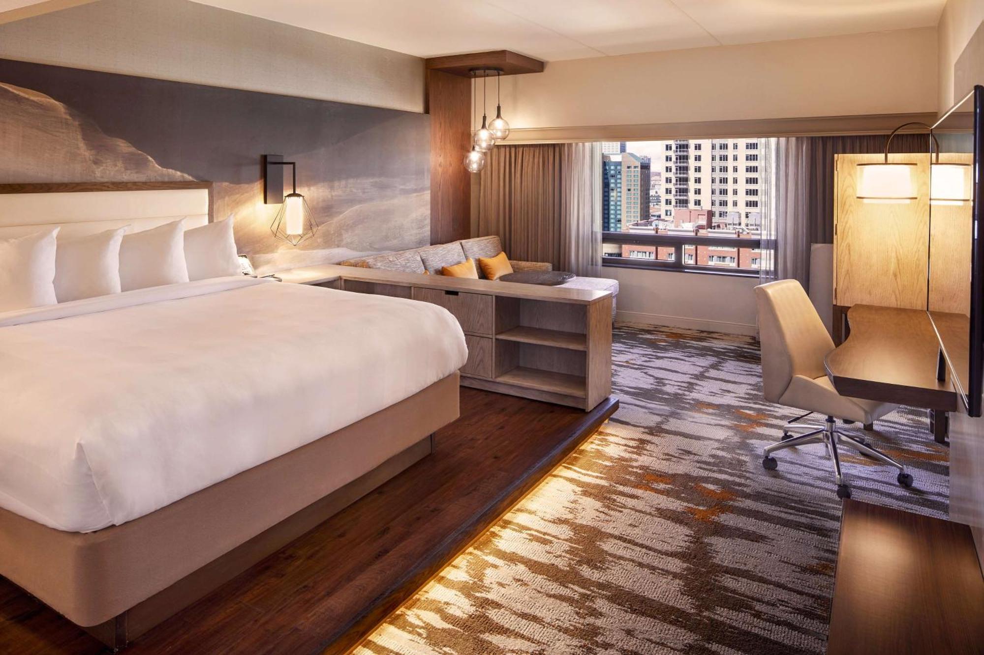 Hilton Denver City Center Экстерьер фото