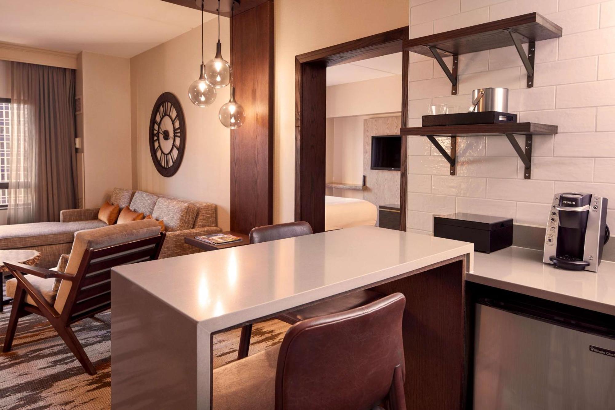 Hilton Denver City Center Экстерьер фото