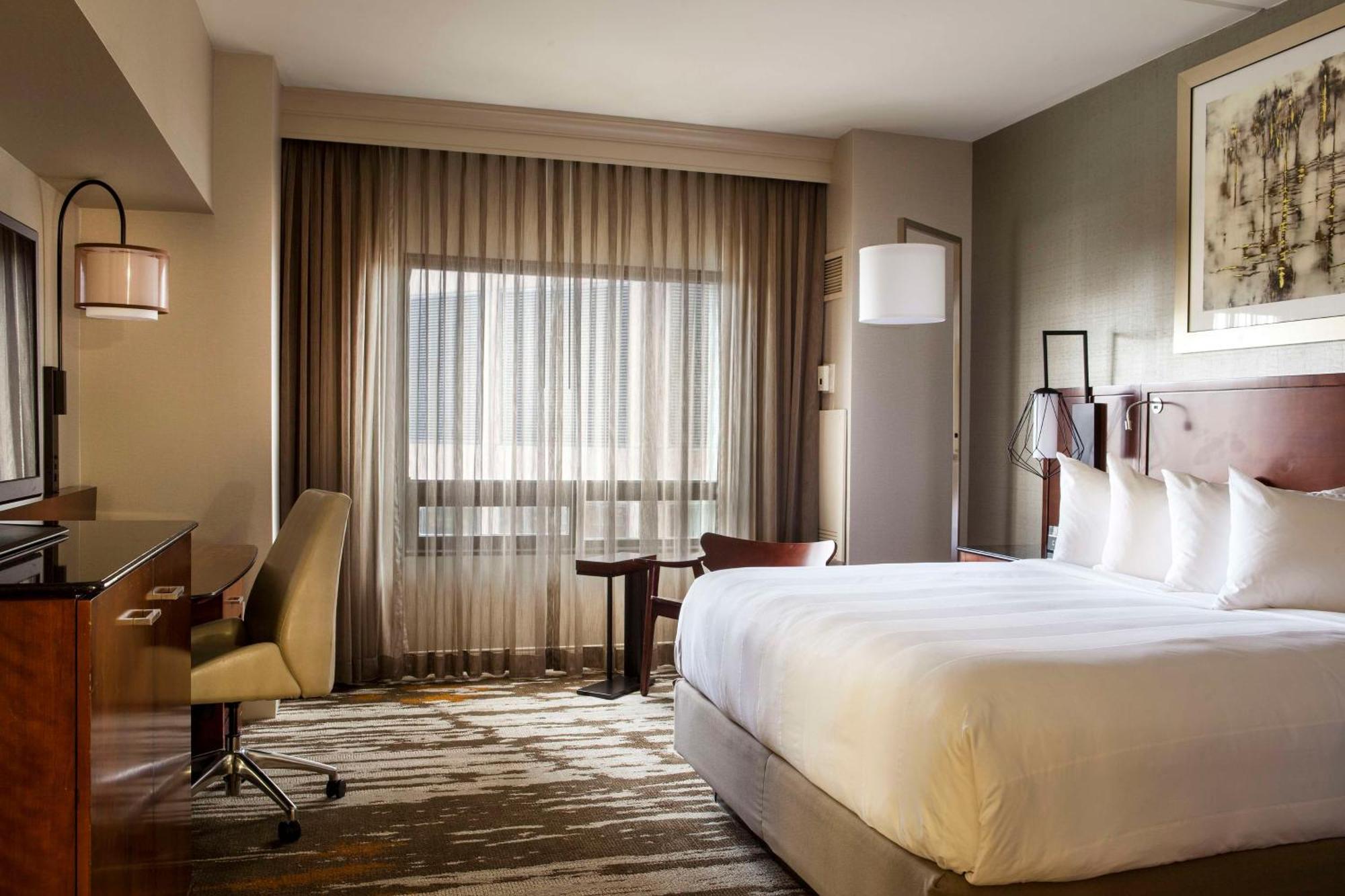 Hilton Denver City Center Экстерьер фото