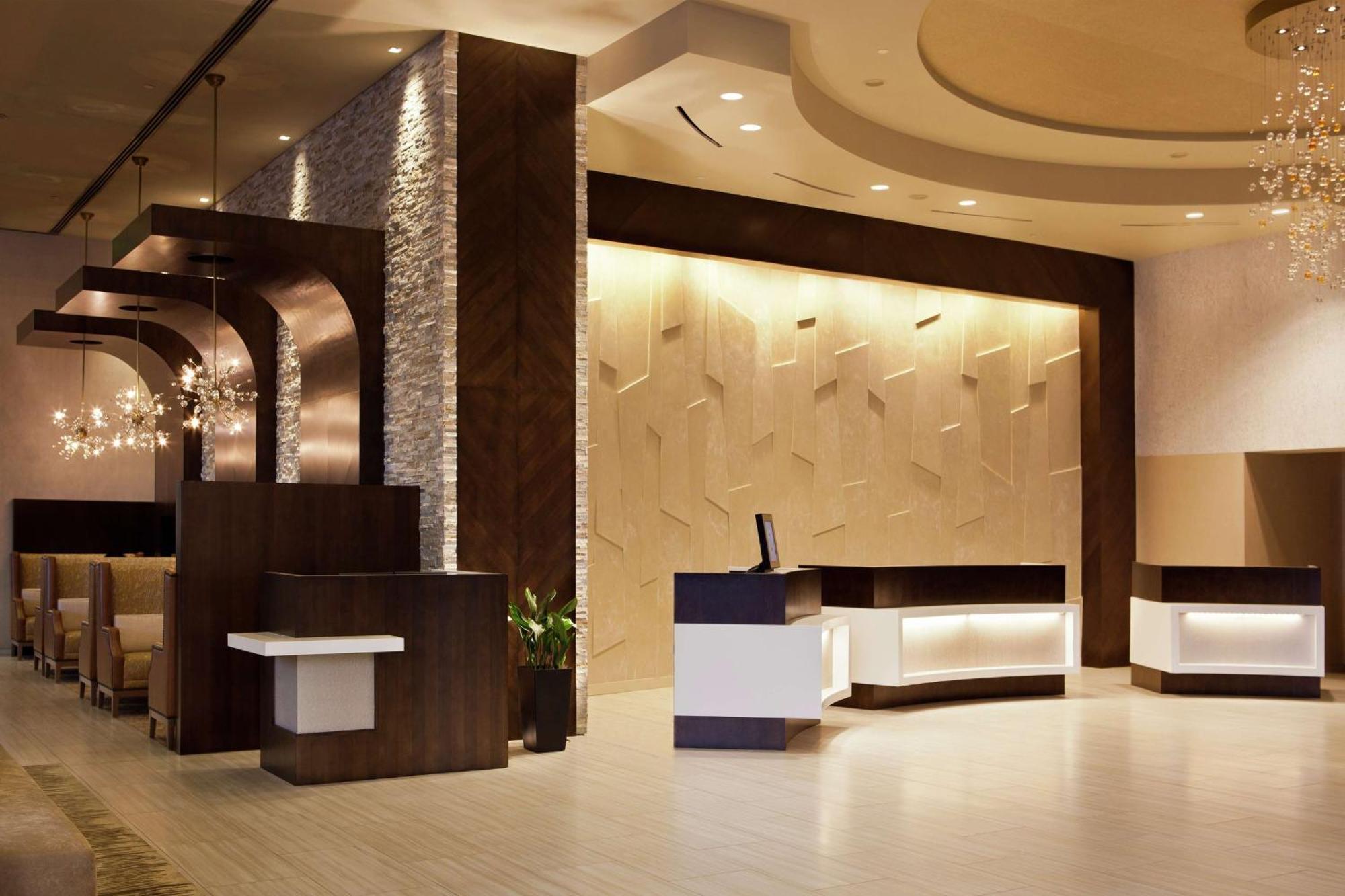 Hilton Denver City Center Экстерьер фото